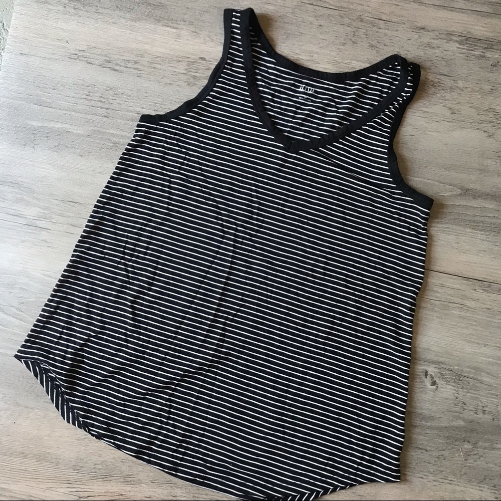 🧡 4/$15 Ana black and white swing tank top